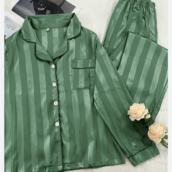 NWOT Womens Satin Feel Pajama Set Size Large Green Striped Contrast Elastic - Picture 13 of 14
